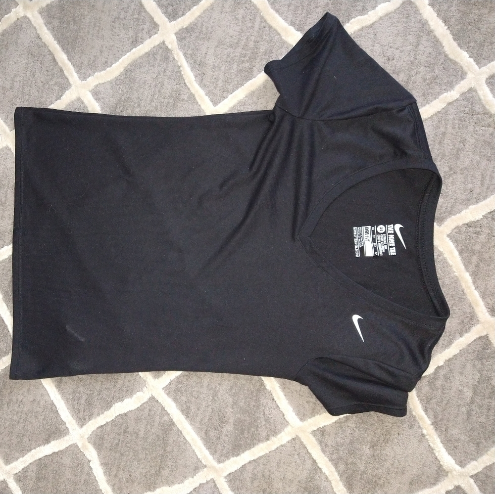 XS nike dry fit v neck